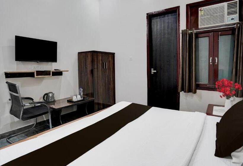 トリプルクラシックルーム, Super Hotel O Govind Nagar Near Krishan Janm Bhoomi Formerly Nidhivan Dham