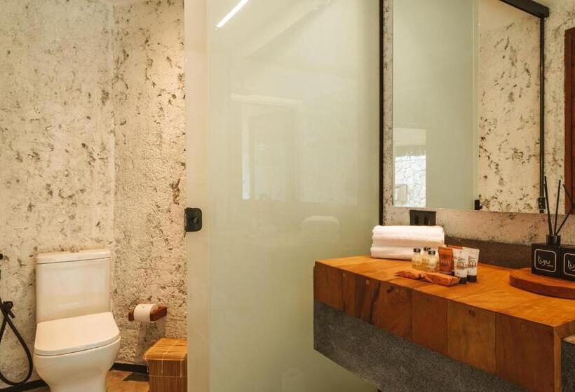 标准平房, Tuju Boutique