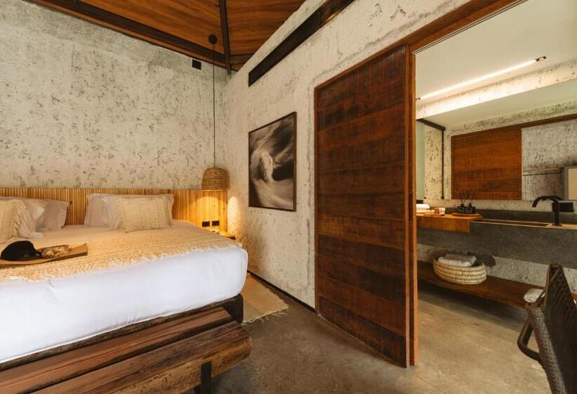 标准平房, Tuju Boutique