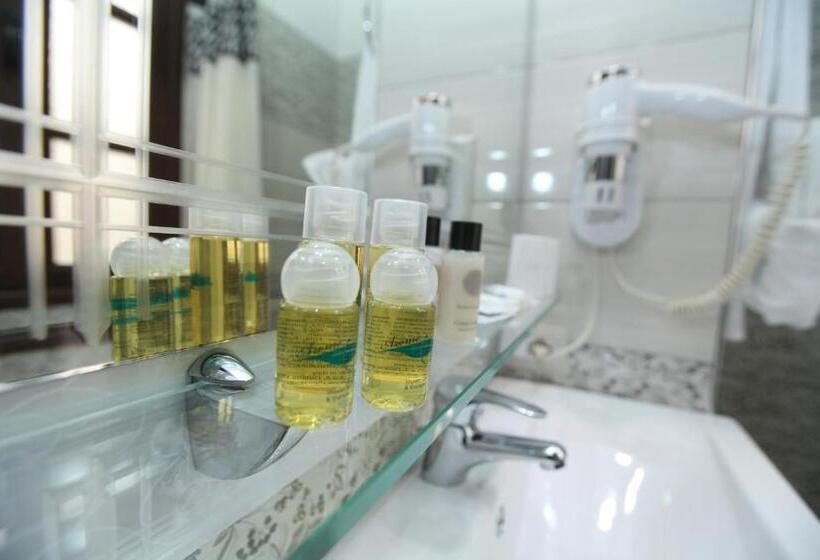 标准单人间, Antipatrea