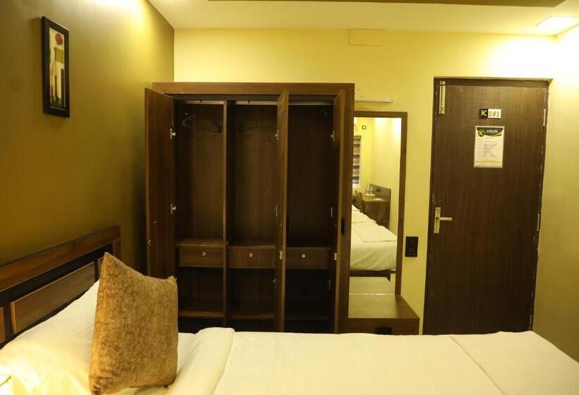 اتاق استاندارد سه نفره, Kans One Madipakkam