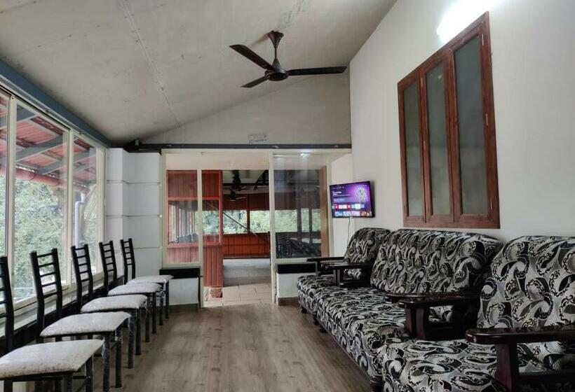 חדר משפחתי נוף להרים, Forest And River Edge Resort