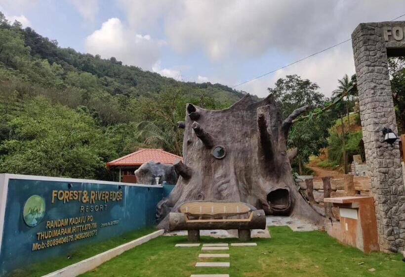 חדר משפחתי נוף להרים, Forest And River Edge Resort