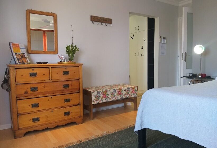 Номер Deluxe, Earthbound Guest House