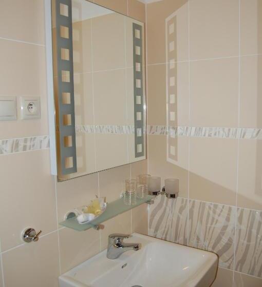 غرفة قياسية, Academic