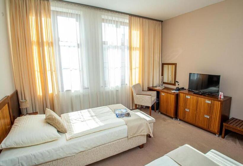 غرفة قياسية فردية, Academic