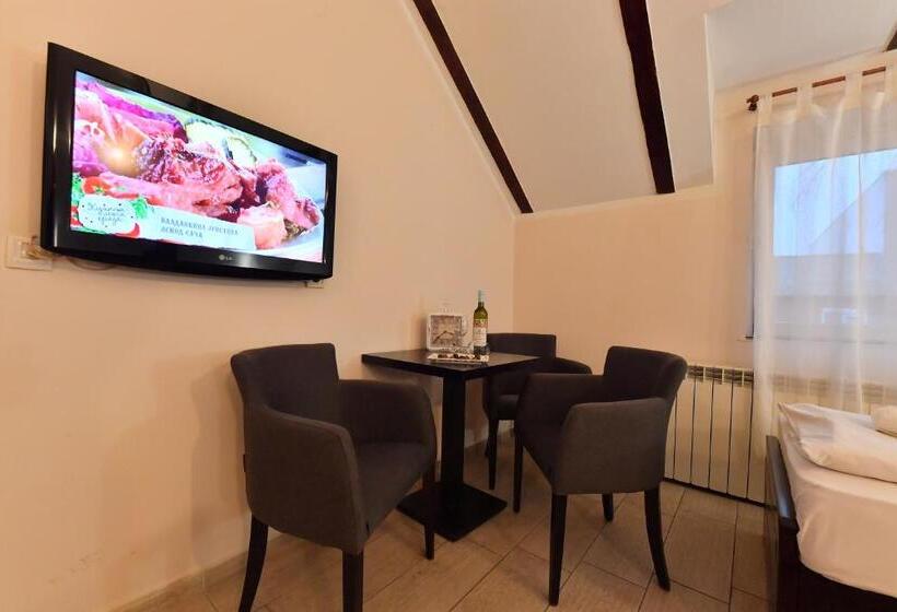 استودیوی استاندارد, Apartments & Accommodation Stojic
