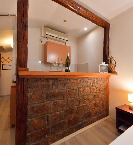 استودیوی استاندارد, Apartments & Accommodation Stojic