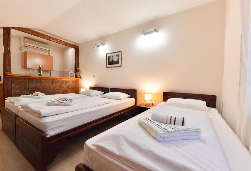 استودیوی استاندارد, Apartments & Accommodation Stojic