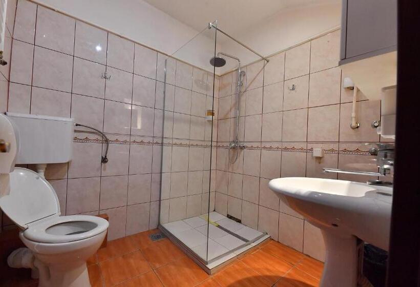 استودیوی استاندارد, Apartments & Accommodation Stojic