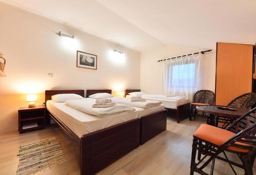 استودیوی استاندارد, Apartments & Accommodation Stojic