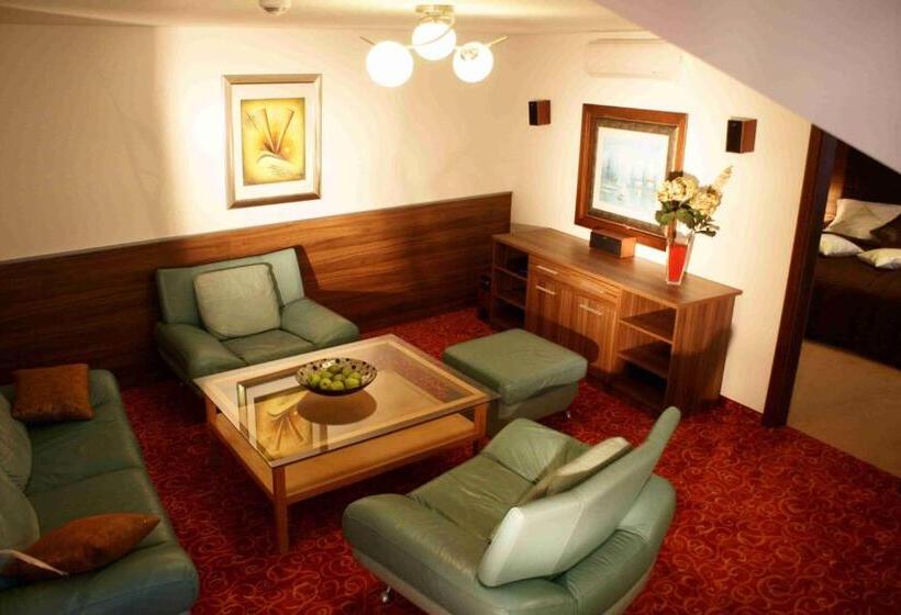 Deluxe Suite King Bed, Barbakan