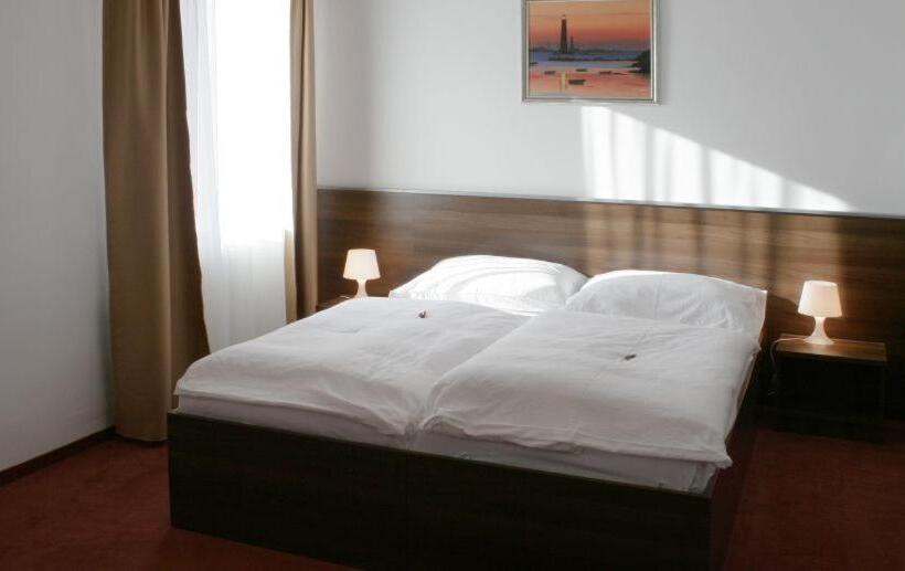 Deluxe Room, Barbakan