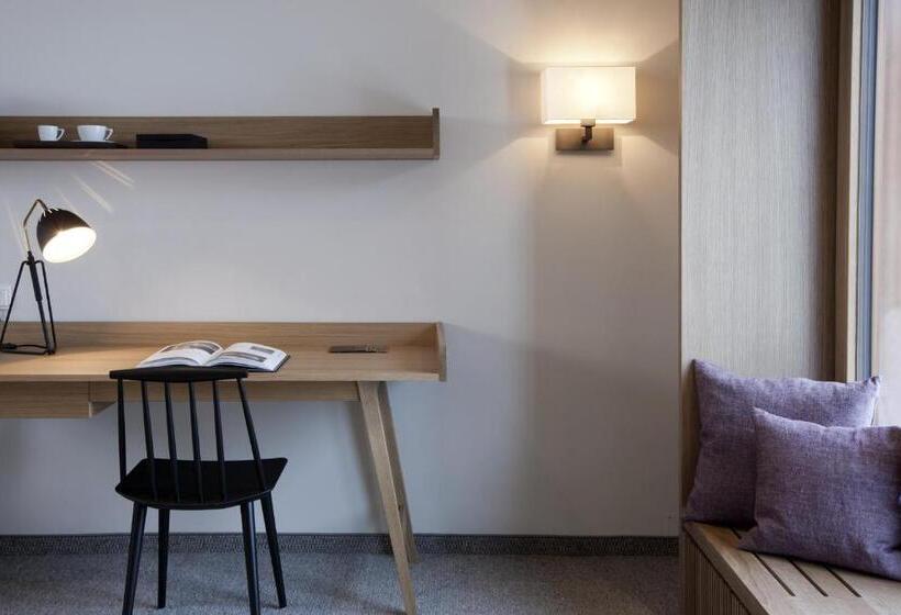 Студия Deluxe, Berghof