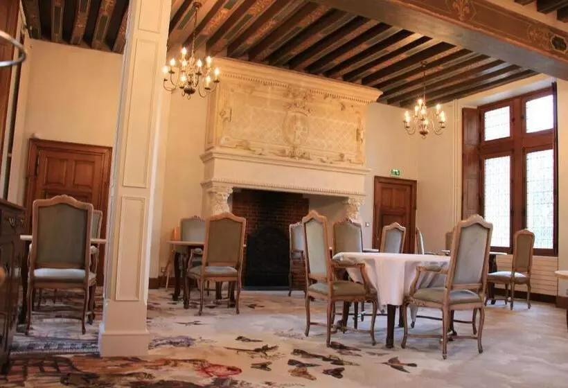 Standard Yhden Hengen Huone, Château De La Menaudière