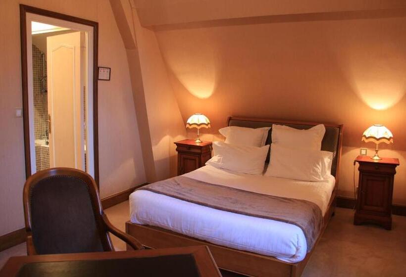 חדר בסיסי, Château De La Menaudière