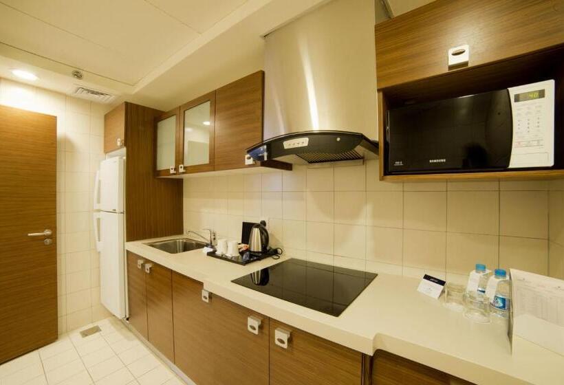 2 Bedrooms Suite Sea View, Golden Tulip Dammam Corniche