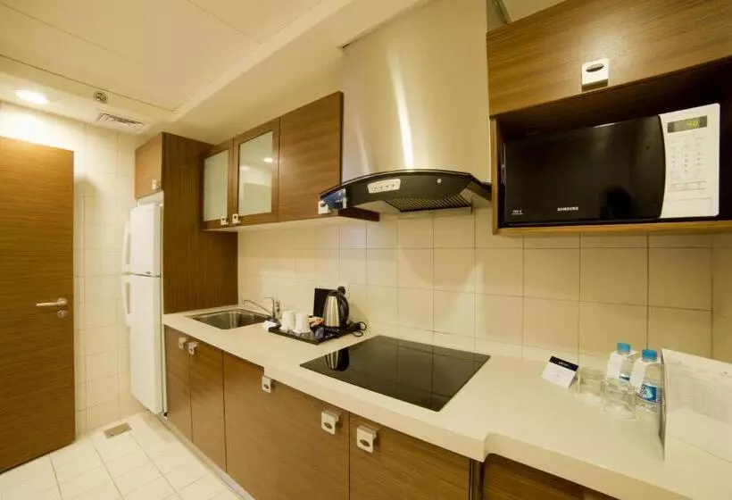 2 Bedrooms Suite Sea View, Golden Tulip Dammam Corniche