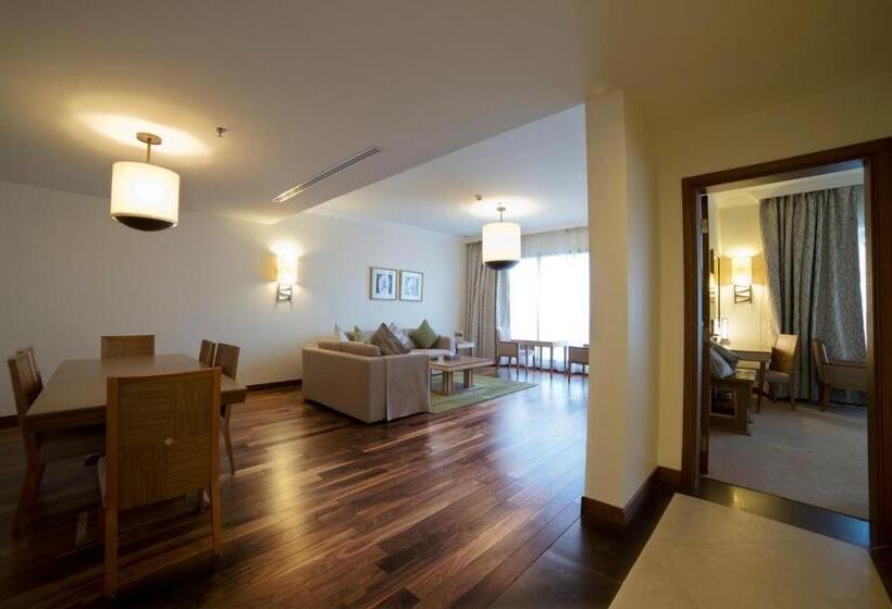 2 Bedrooms Suite Sea View, Golden Tulip Dammam Corniche