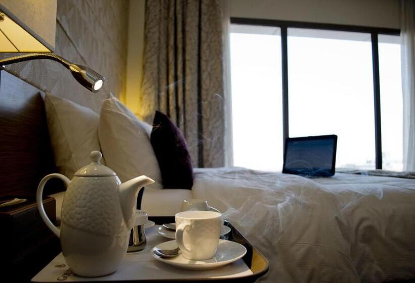 2 Bedrooms Suite Sea View, Golden Tulip Dammam Corniche