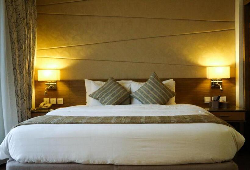 2 Bedrooms Suite Sea View, Golden Tulip Dammam Corniche