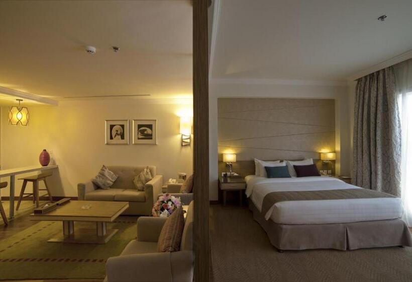 Полулюкс Вид на Море, Golden Tulip Dammam Corniche