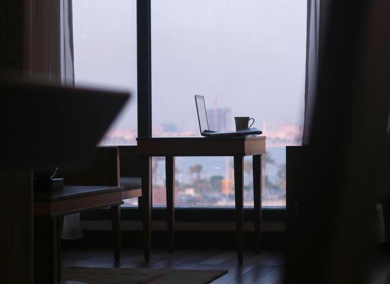 استودیو استاندارد با تخت کینگ, Golden Tulip Dammam Corniche