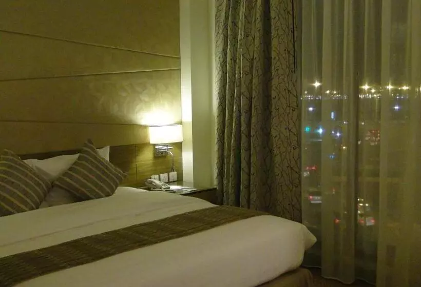 キングサイドベッドのスタンダードワンルーム, Golden Tulip Dammam Corniche