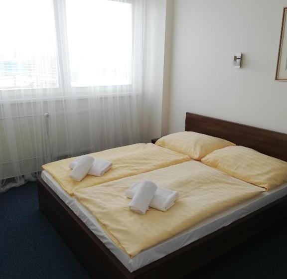 스탠다드 스튜디오, Klar