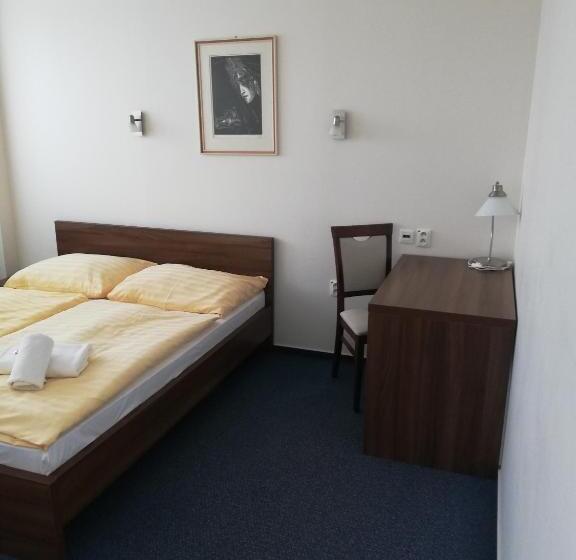 스탠다드 스튜디오, Klar