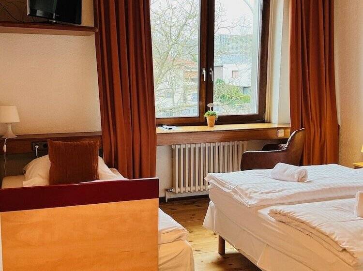 اتاق کلاسیک سه تخته, Nest