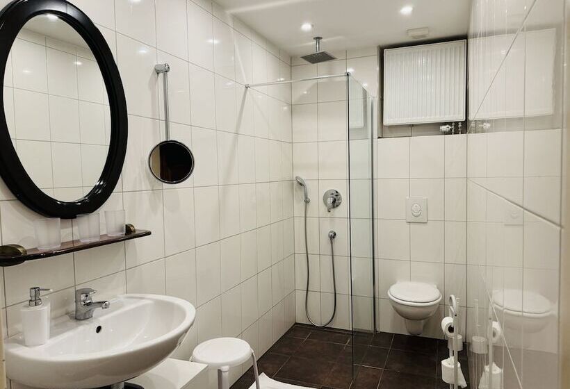 اتاق کلاسیک سه تخته, Nest