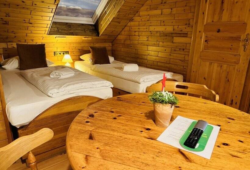 اتاق کلاسیک سه تخته, Nest