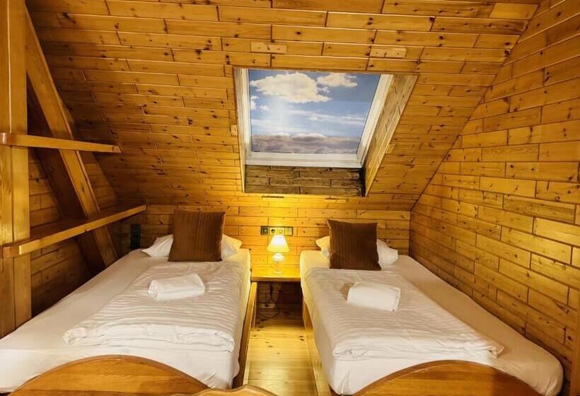 اتاق کلاسیک سه تخته, Nest