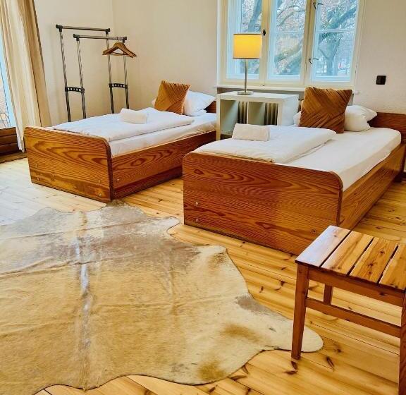 اتاق استاندارد چهارنفره با سرویس بهداشتی مشترک, Nest