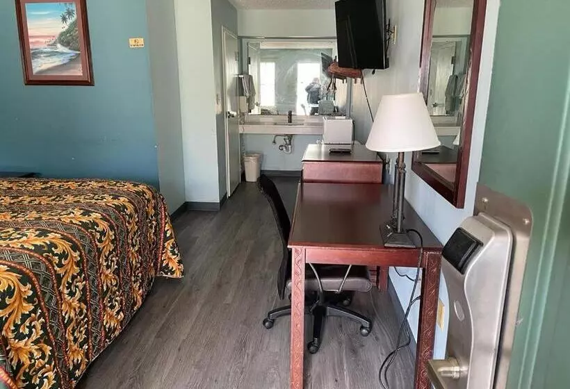 キングサイズベッドのスタンダードルーム, Nola Inn