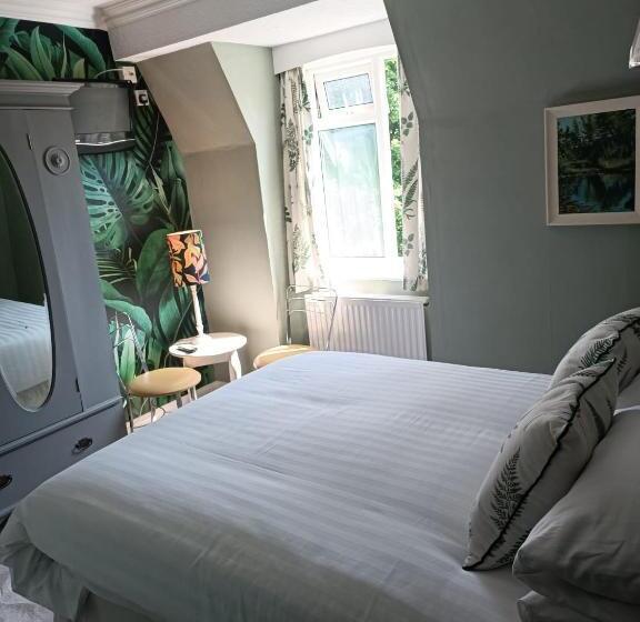 Номер Basic, The Outlook Scarborough