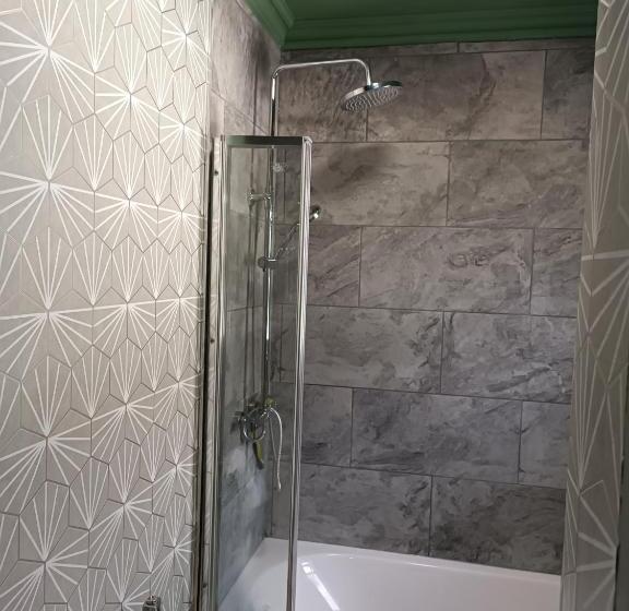 Номер Стандарт, The Outlook Scarborough