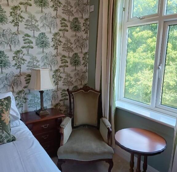 Номер Стандарт, The Outlook Scarborough