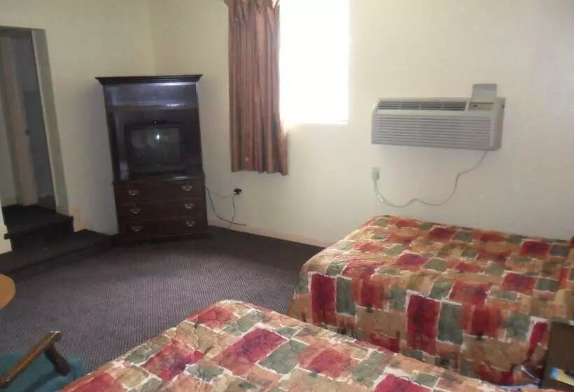 ２ダブルベッドのスタンダードルーム, Red Carpet Inn Brooklawn