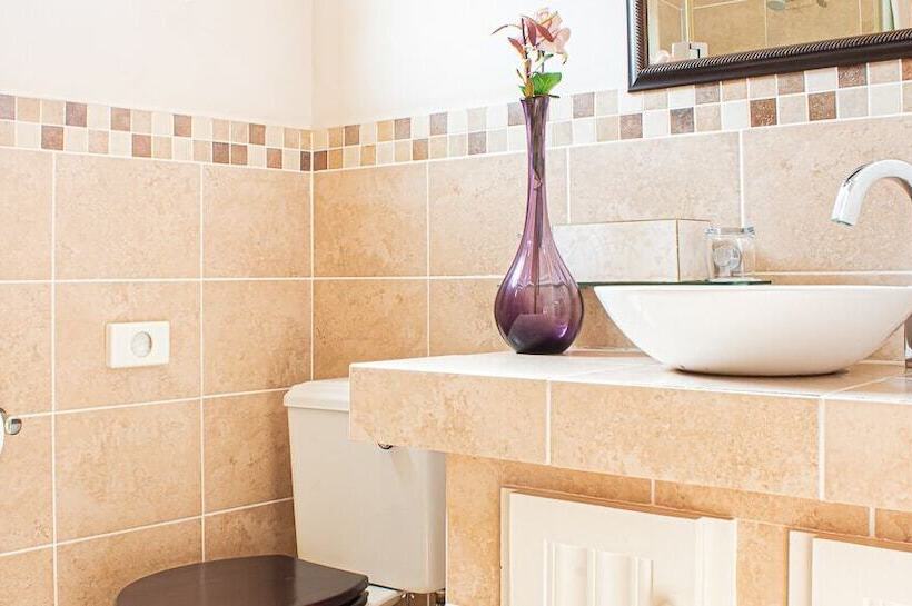 Standaard Driepersoonskamer, Roseland House