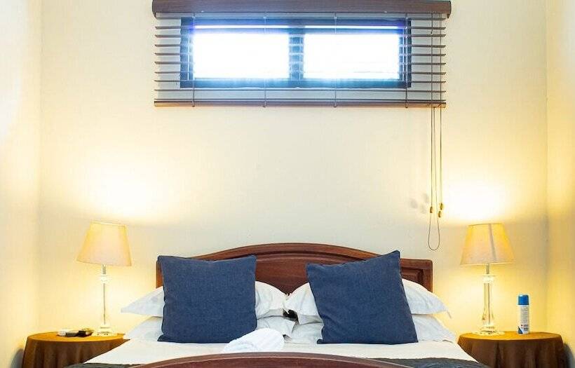 Eenvoudige Kamer, Roseland House