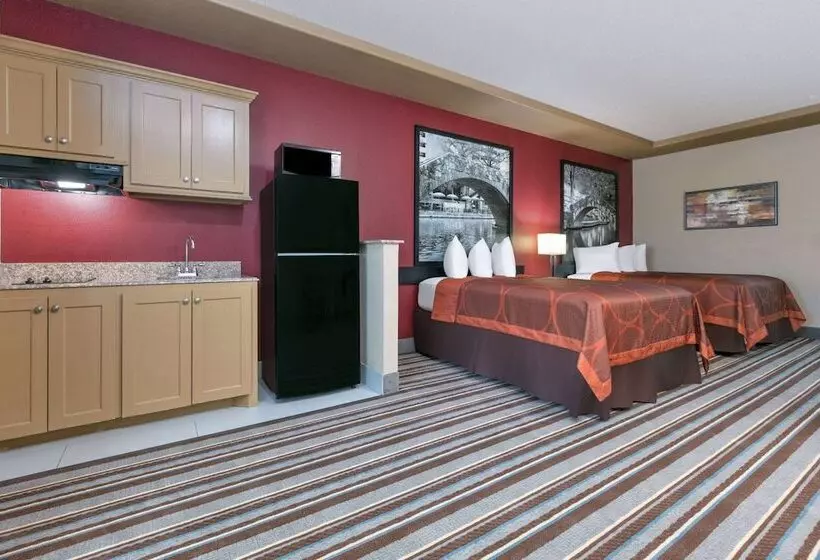 Deluxe-huone Soveltuu Liikuntarajoitteisille, Super 8 By Wyndham Karnes City