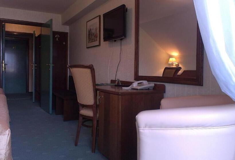 اتاق استاندارد سه نفره, Sport Manca Garni