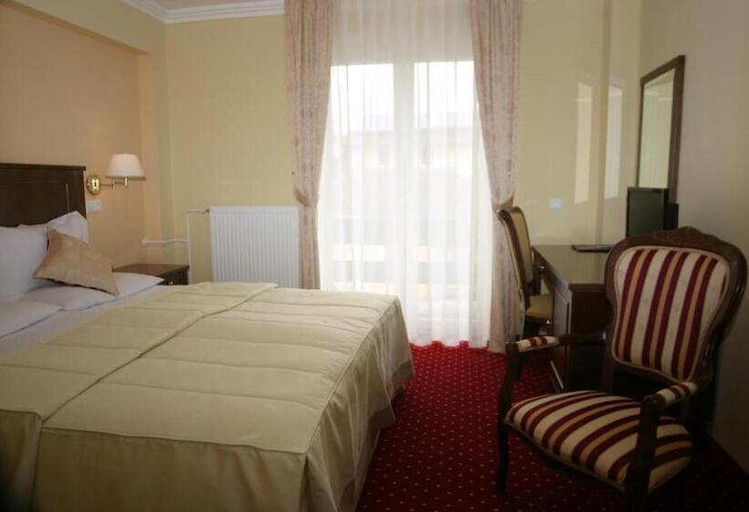 اتاق خانوادگی, Sport Manca Garni