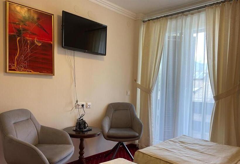 اتاق خانوادگی, Sport Manca Garni