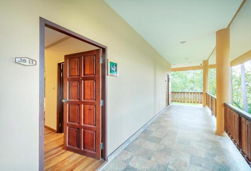 Superior Room, Vana Varin Resort