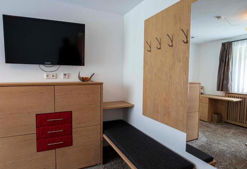 جناح, Lucia 3 Sterne Superior