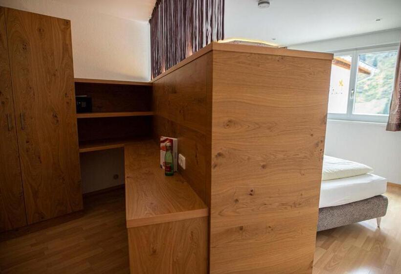 جناح مطلّ علي الجبل, Lucia 3 Sterne Superior