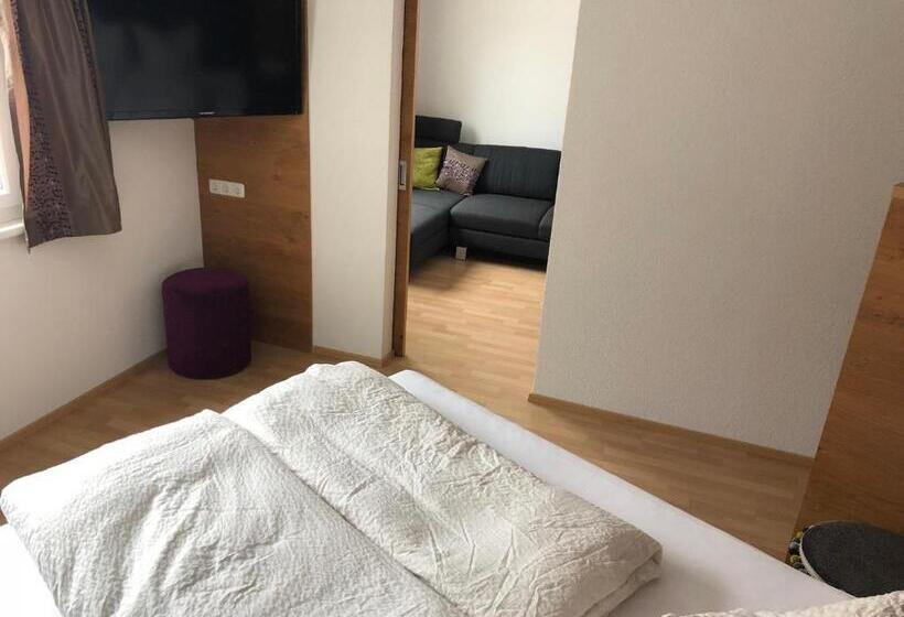 جناح مطلّ علي الجبل, Lucia 3 Sterne Superior